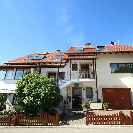 Familien Themen-appartement Freiburg In 2 Schlafzimmer Apartamento Sölden